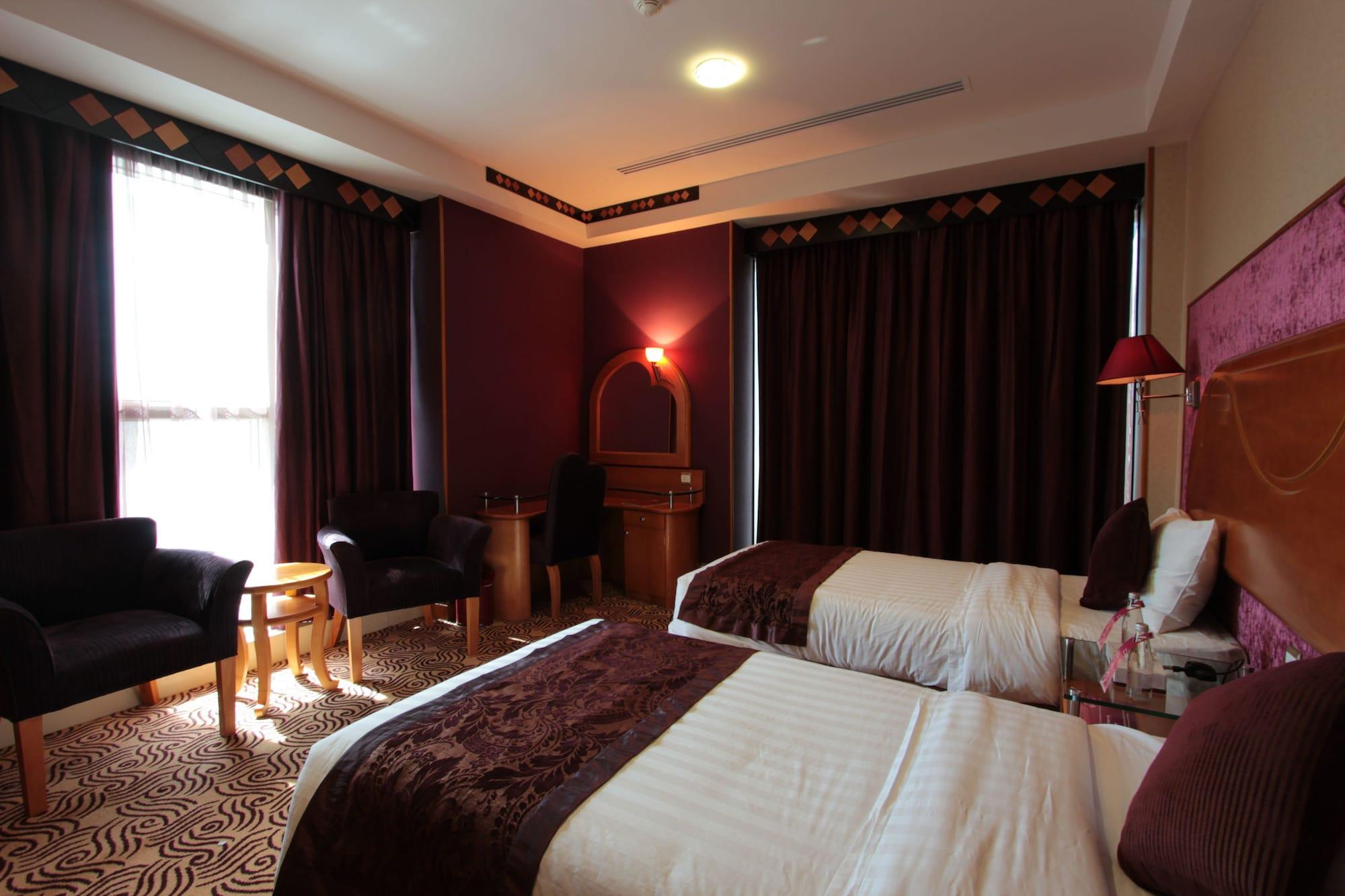 Awaliv International Hotel Таиф Экстерьер фото A room at the hotel