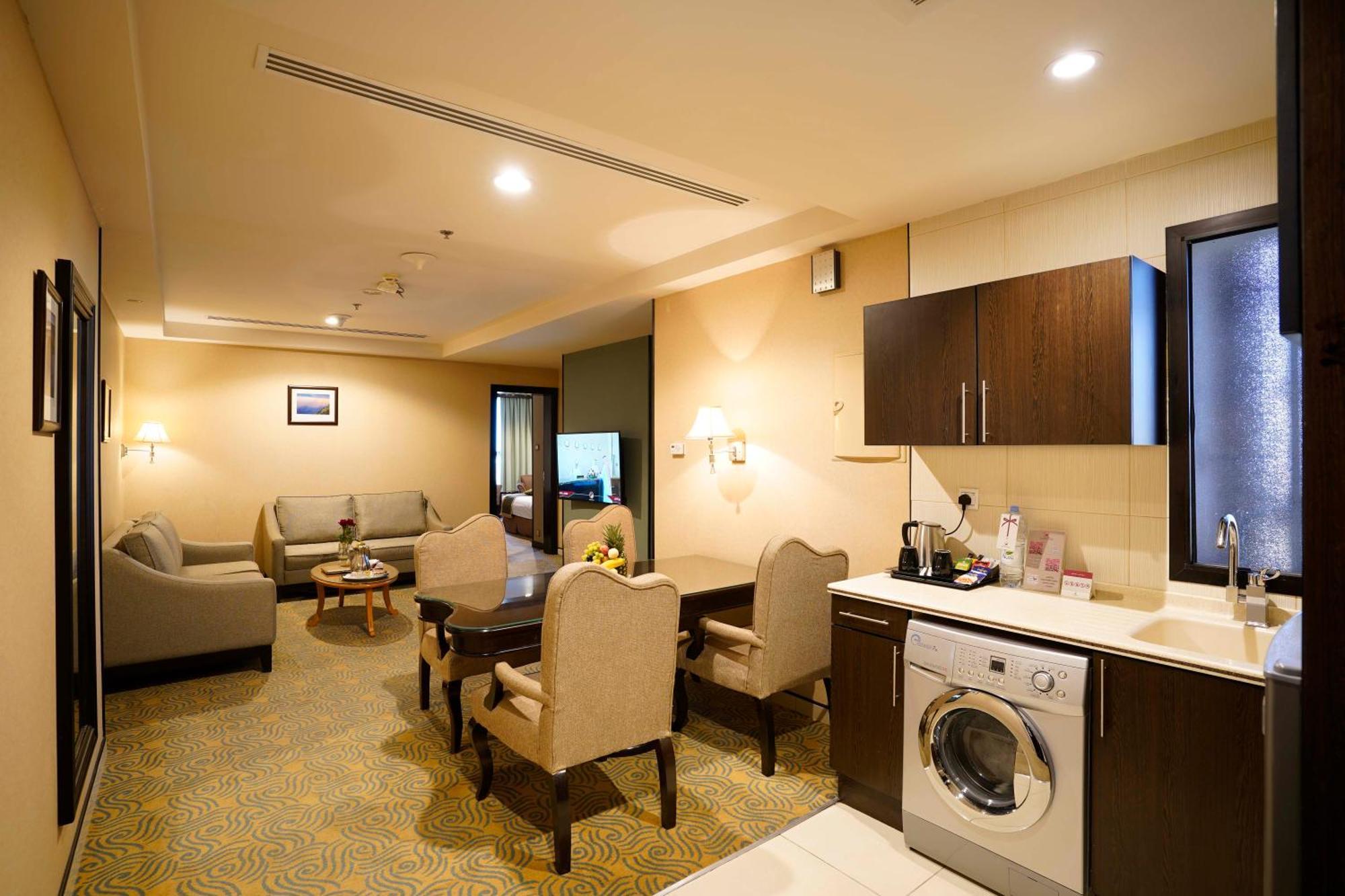 Awaliv International Hotel Таиф Номер фото A suite at the hotel