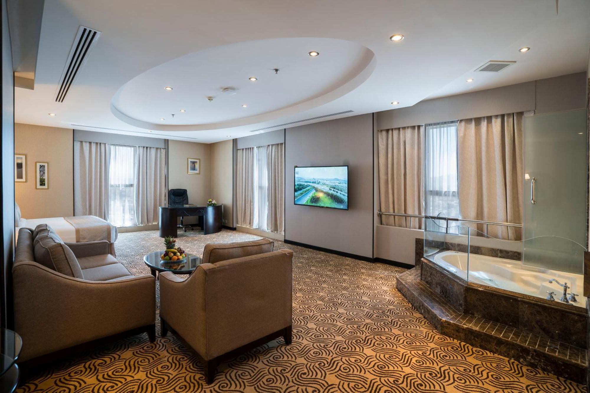 Awaliv International Hotel Таиф Номер фото A suite at the hotel