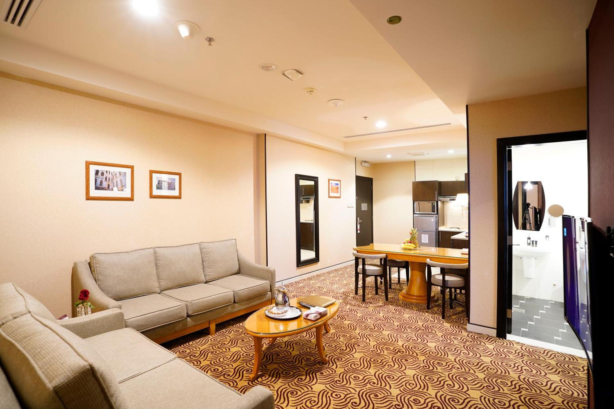 Awaliv International Hotel Таиф Номер фото A suite at the hotel