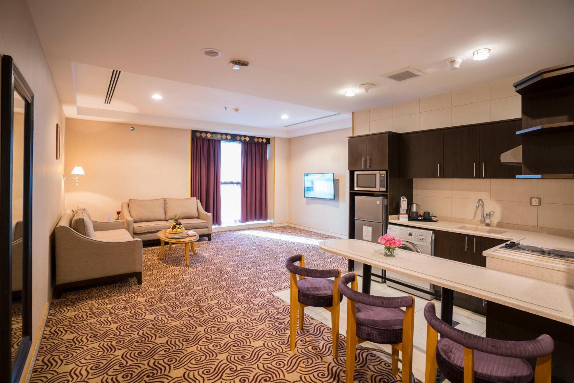 Awaliv International Hotel Таиф Номер фото A suite at the hotel