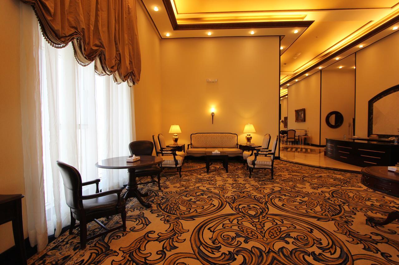 Awaliv International Hotel Таиф Экстерьер фото A suite at the hotel