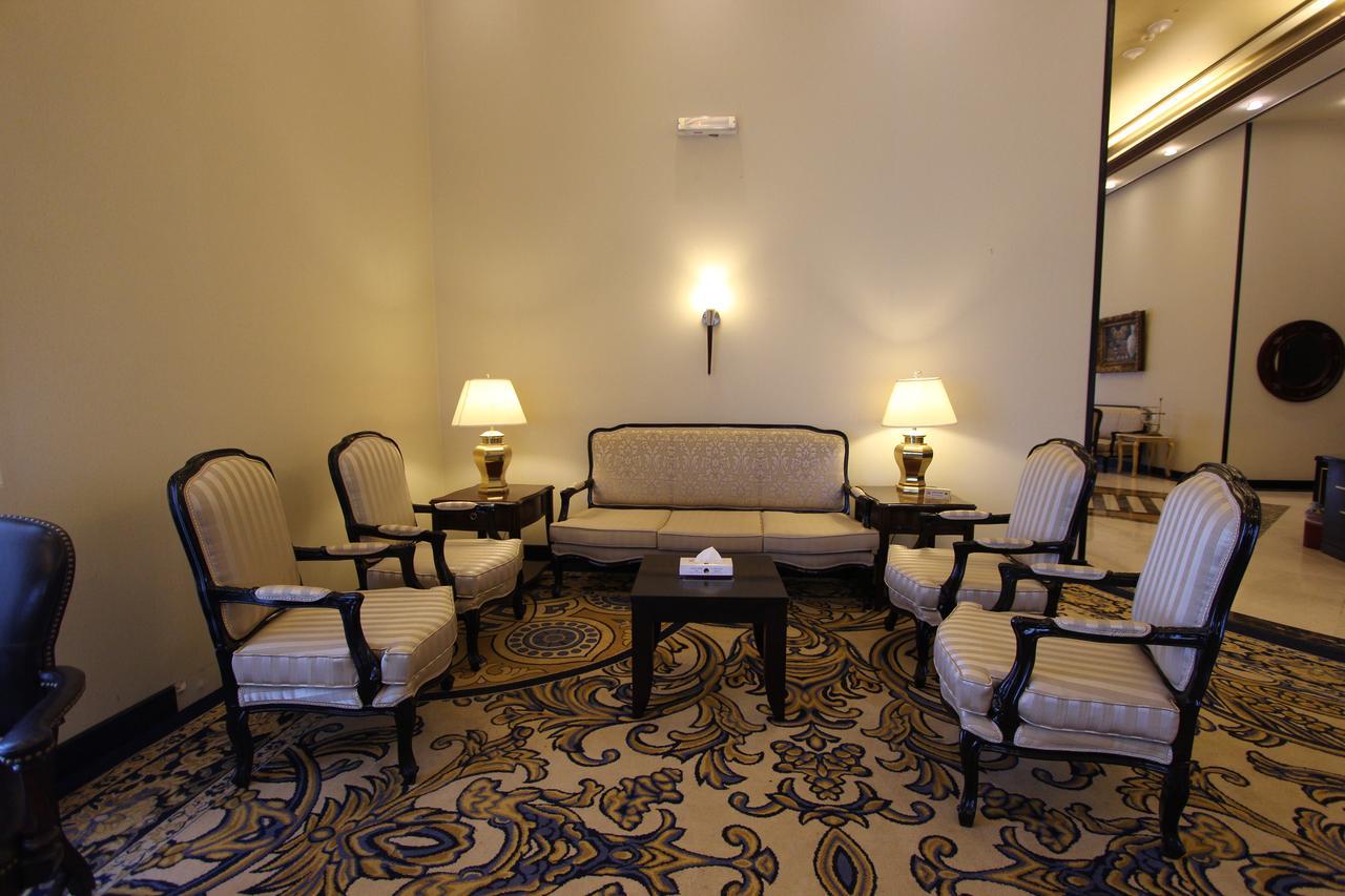 Awaliv International Hotel Таиф Экстерьер фото A living room in the hotel