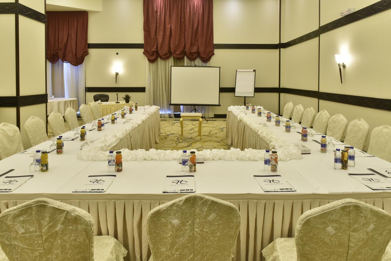 Awaliv International Hotel Таиф Экстерьер фото U-shaped table layout