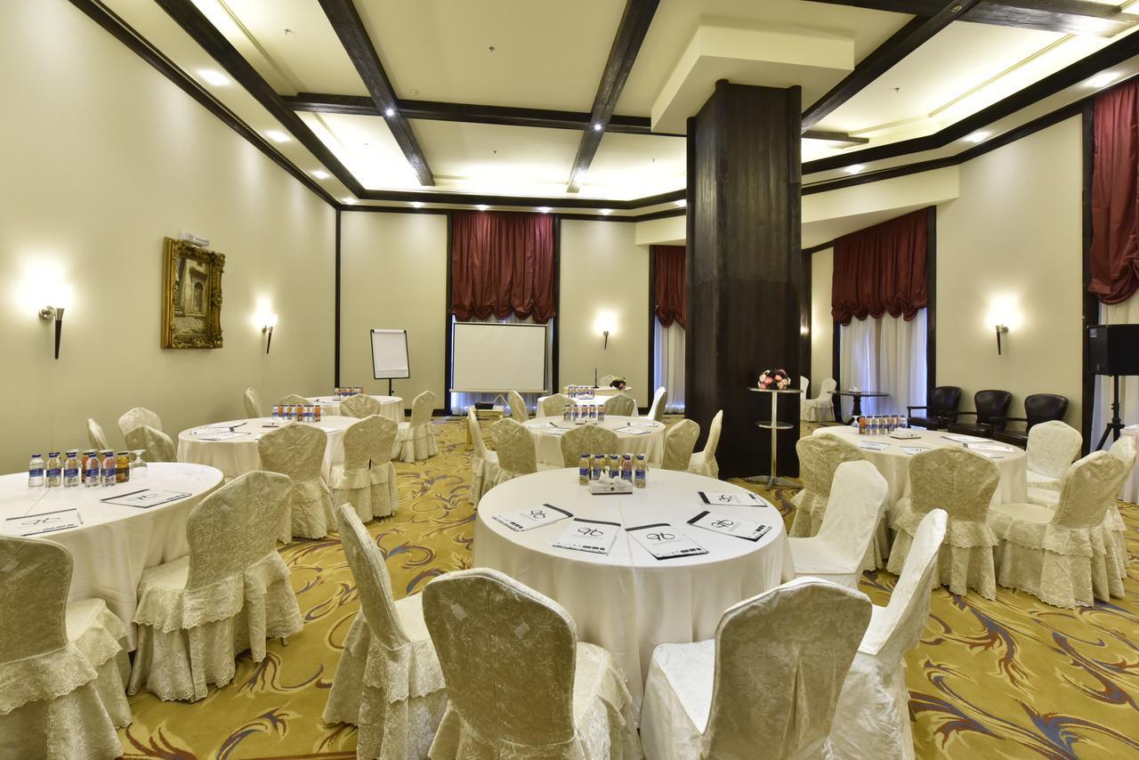 Awaliv International Hotel Таиф Экстерьер фото Meeting room