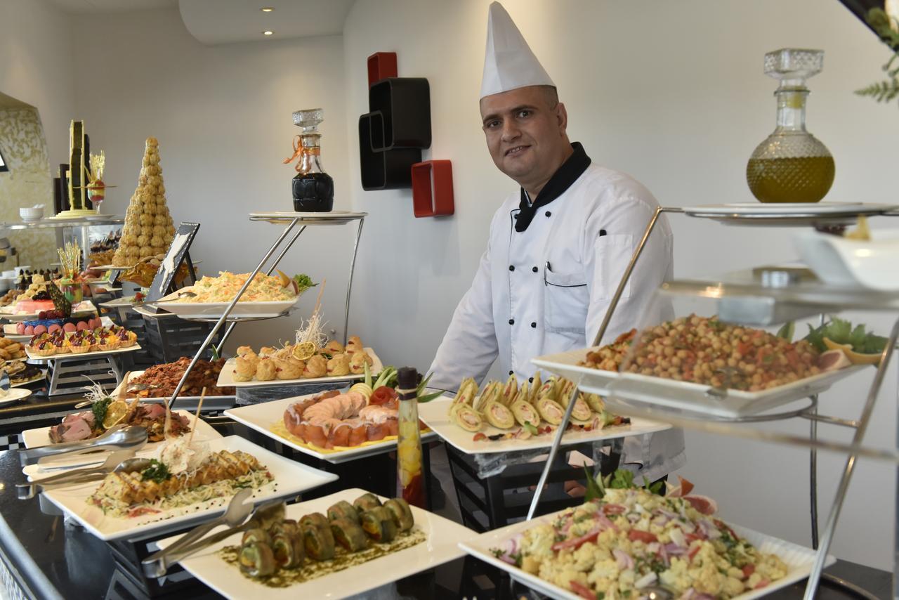 Awaliv International Hotel Таиф Экстерьер фото A buffet at a hotel
